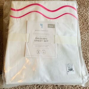 NWT Kids Pottery Barn Kids Embroidered Scallop Organic Twin Sheet Set